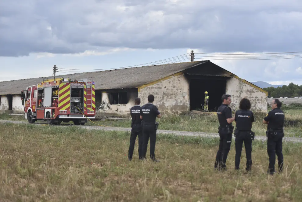 Los bomberos han sofocado este miércoles el incendio de una nave abandonada cerca de Huesca.