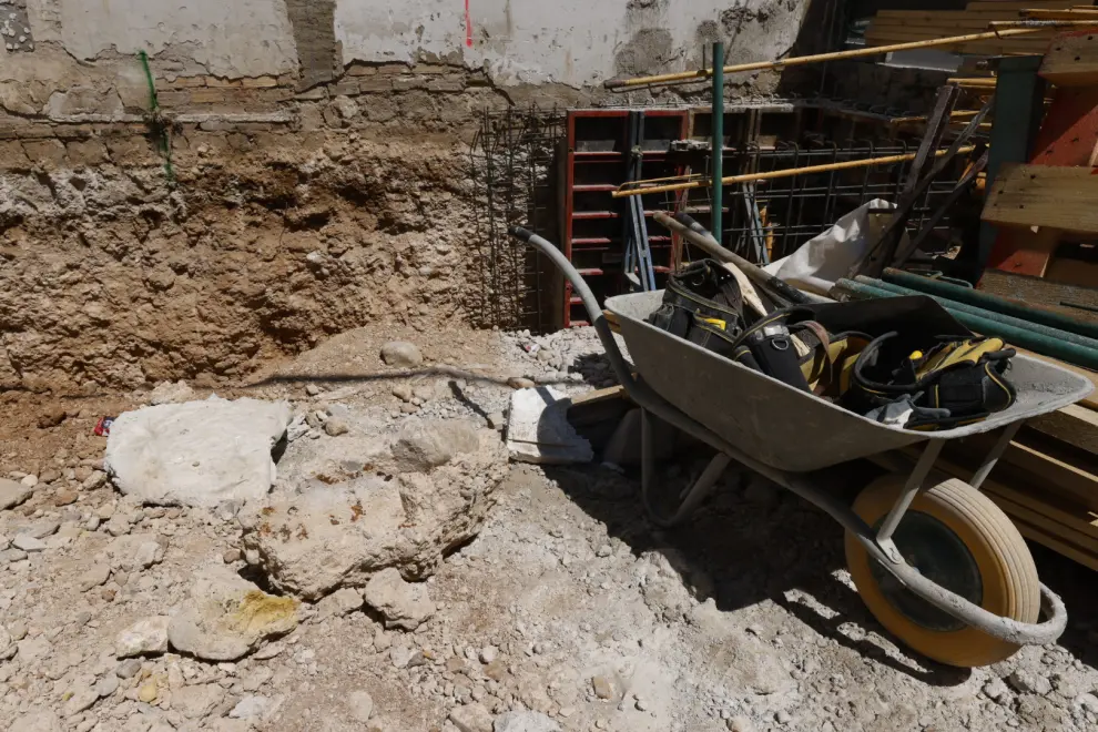 Obra en un edificio de viviendas en la que fue hallado el proyectil en Valdefierro.