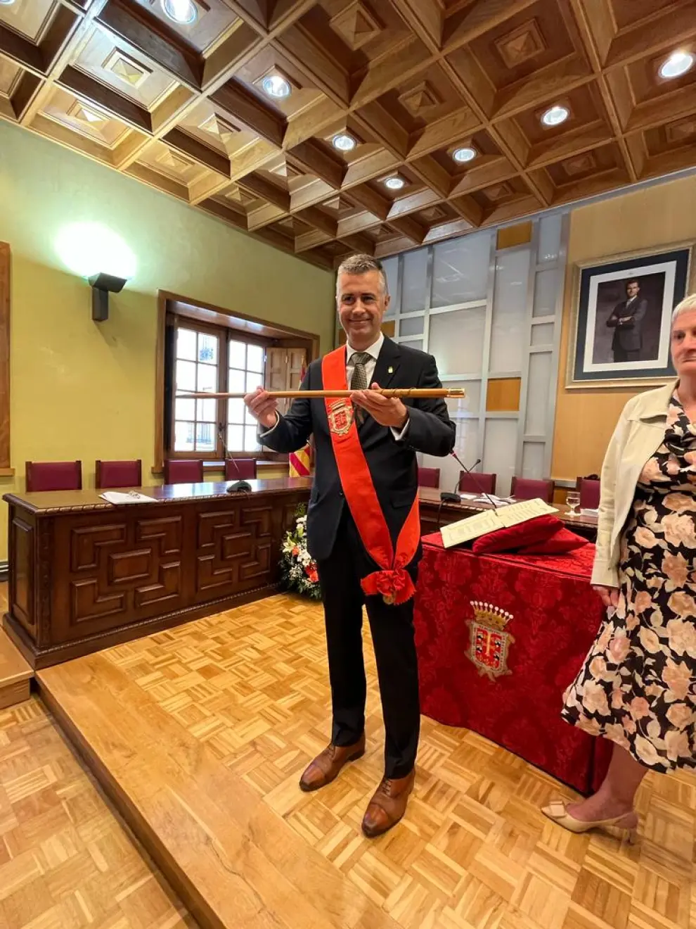 Carlos Serrano (PP), toma posesión como alcalde de Jaca (Huesca).