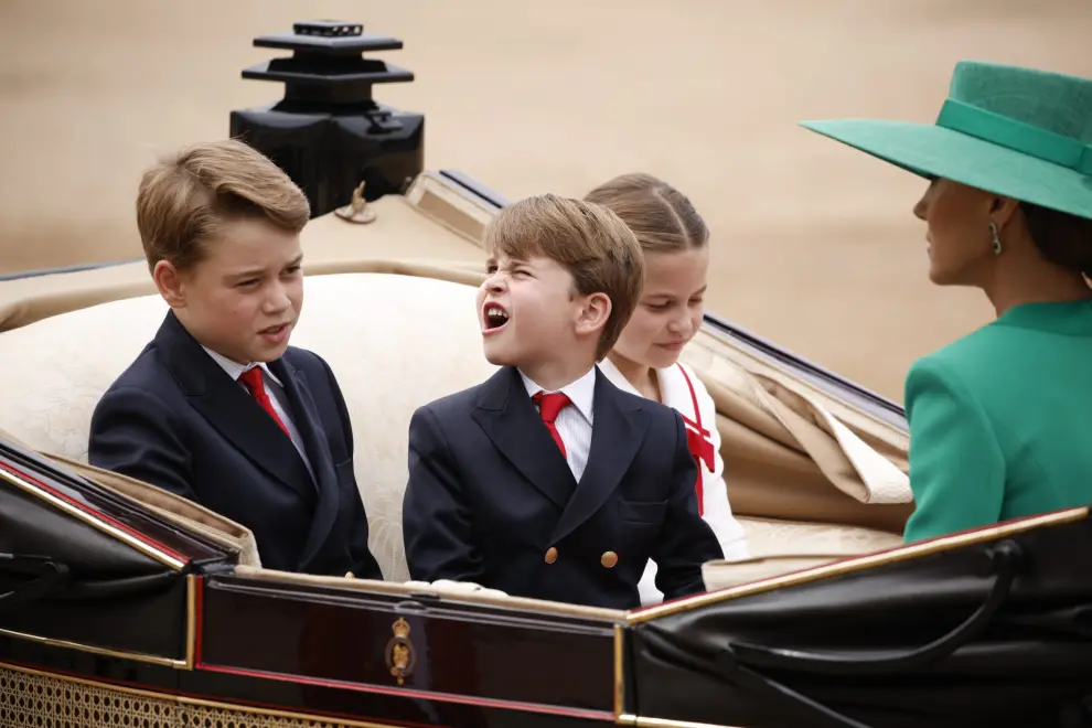 London (United Kingdom), 17/06/2023.- (L-R) Britain's Prince George, Prince Louis and Princess Charlotte at Trooping the Colour on Horse Guards Parade, London, Britain, 17 June 2023. The Trooping of the Colour traditionally marks the official birthday of the British sovereign and features a parade of over 1,400 soldiers, 200 horses and 400 musicians. This is King Charles III first Trooping as sovereign, joining the parade on horseback, marking the first time that the reigning monarch has ridden at this event since 1986. (Reino Unido, Londres) EFE/EPA/DAVID CLIFF
 BRITAIN ROYALS