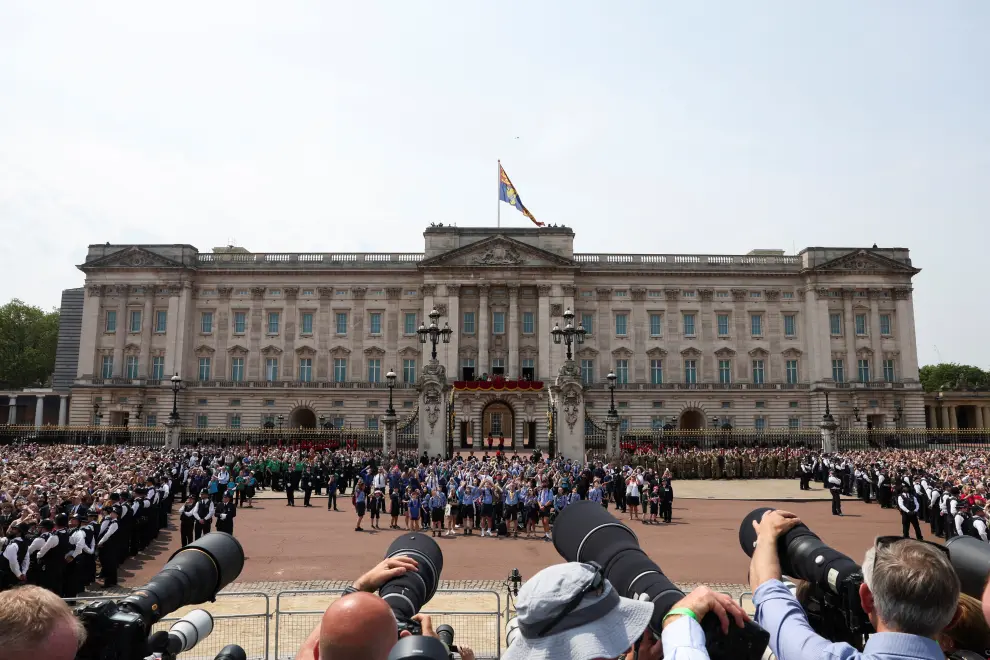 Britain's King Charles,Queen Camilla, Prince William, Catherine, Princess of Wales, Prince George, Princess Charlotte and Prince Louis appear on the balcony of Buckingham Palace as part of Trooping the Colour parade to honour Britain's King Charles on his official birthday in London, Britain, June 17, 2023. REUTERS/Toby Melville BRITAIN-ROYALS/KING-BIRTHDAY