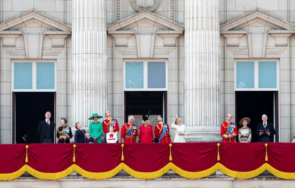 Britain's King Charles, Queen Camilla, Prince William, Catherine, Princess of Wales, Prince George, Princess Charlotte, Prince Louis and Anne, Princess Royal appear on the balcony of Buckingham Palace as part of Trooping the Colour parade to honour Britain's King Charles on his official birthday in London, Britain, June 17, 2023. REUTERS/Toby Melville BRITAIN-ROYALS/KING-BIRTHDAY