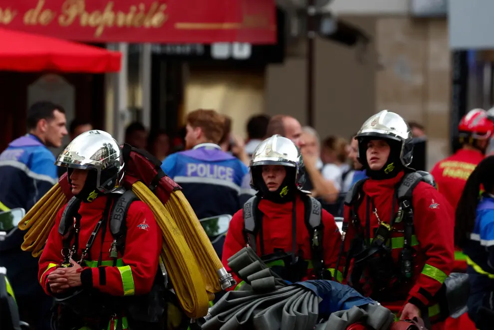French firefighters, police and rescue forces work after several buildings on fire following a gas explosion in the fifth arrondissement of Paris, France, June 21, 2023. REUTERS/Gonzalo Fuentes