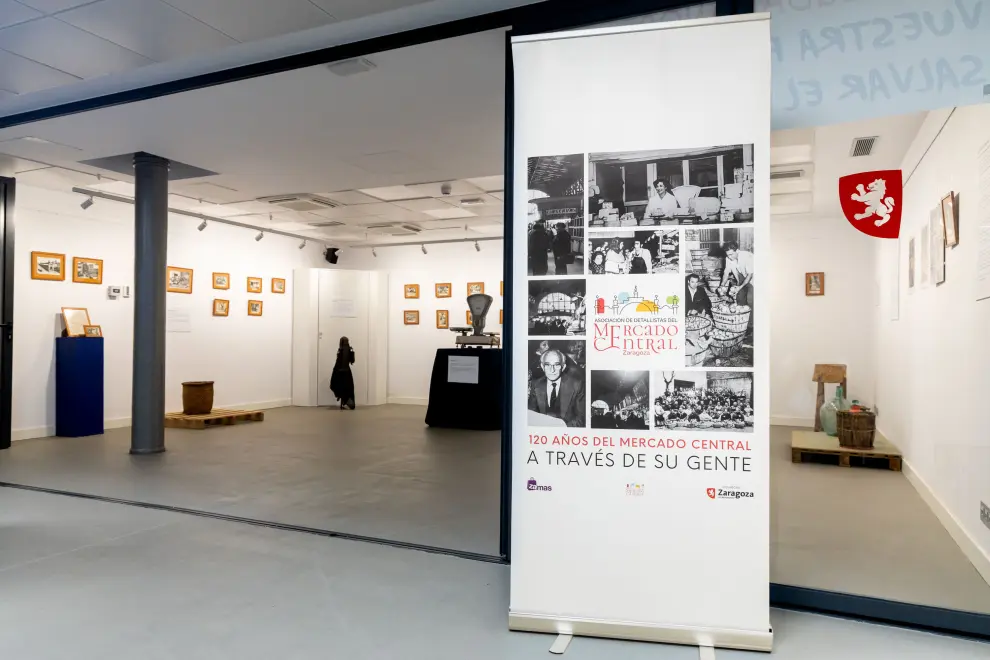 Foto de la exposición en Zaragoza: '120 años del Mercado Central a través de su gente'
