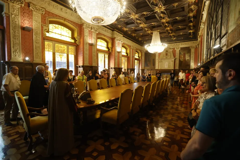 Visita teatralizada al Salón Rojo del Casino Mercantil para conocer la historia del antiguo palacio y a Juan de Coloma.