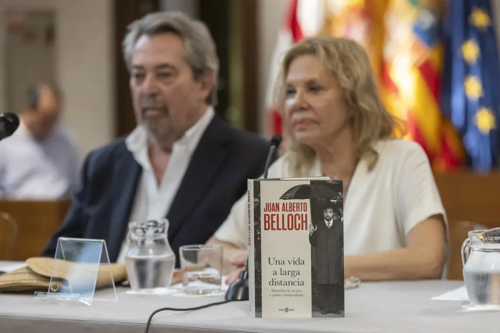 Presentación del libro de Juan Alberto Belloch en el palacio de los Condes de Sástago en Zaragoza