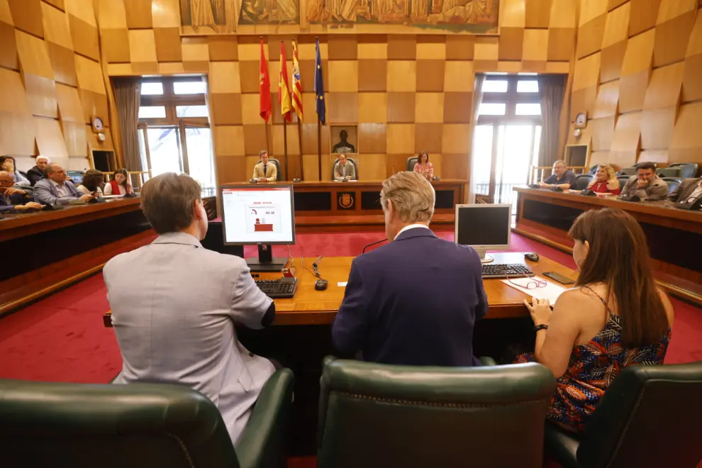 Sorteo de las mesas electorales en Zaragoza para las elecciones generales del 23 de julio.