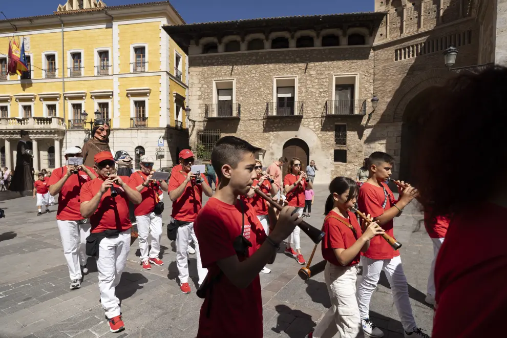 Fotos de las fiestas de Teruel: Estrella, jugadora del CD Teruel, nuevo cabezudo