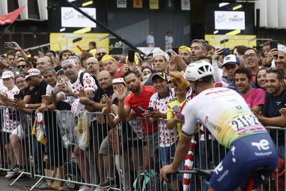 Cycling - Tour de France - Stage 1 - Bilbao to Bilbao - Spain - July 1, 2023 Spectators wearing polka-dot jerseys are pictured ahead of stage 1 REUTERS/Benoit Tessier CYCLING-FRANCE/