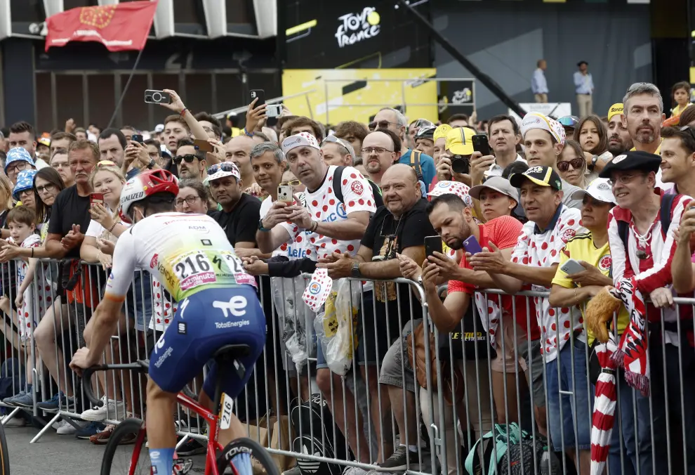 Cycling - Tour de France - Stage 1 - Bilbao to Bilbao - Spain - July 1, 2023 Spectators are pictured as Team TotalEnergies' Peter Sagan cycles by ahead of stage 1 REUTERS/Benoit Tessier CYCLING-FRANCE/