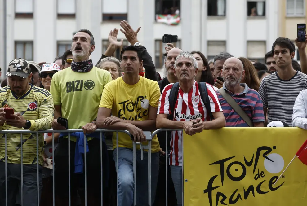 Cycling - Tour de France - Stage 1 - Bilbao to Bilbao - Spain - July 1, 2023 Spectators are pictured ahead of stage 1 REUTERS/Benoit Tessier CYCLING-FRANCE/