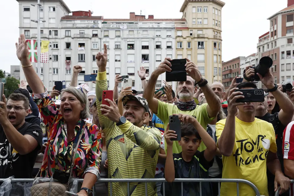 Cycling - Tour de France - Stage 1 - Bilbao to Bilbao - Spain - July 1, 2023 Spectators are pictured at the start of stage 1 REUTERS/Benoit Tessier CYCLING-FRANCE/