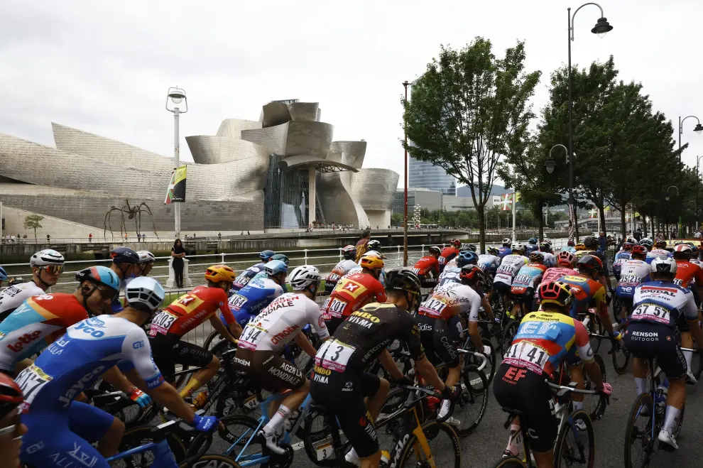 Cycling - Tour de France - Stage 1 - Bilbao to Bilbao - Spain - July 1, 2023 General view of the peloton in action during stage 1 REUTERS/Stephane Mahe CYCLING-FRANCE/