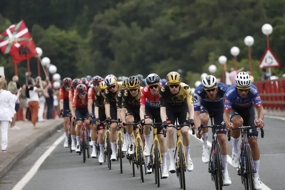 Cycling - Tour de France - Stage 1 - Bilbao to Bilbao - Spain - July 1, 2023 Spectators react during of stage 1 REUTERS/Benoit Tessier CYCLING-FRANCE/