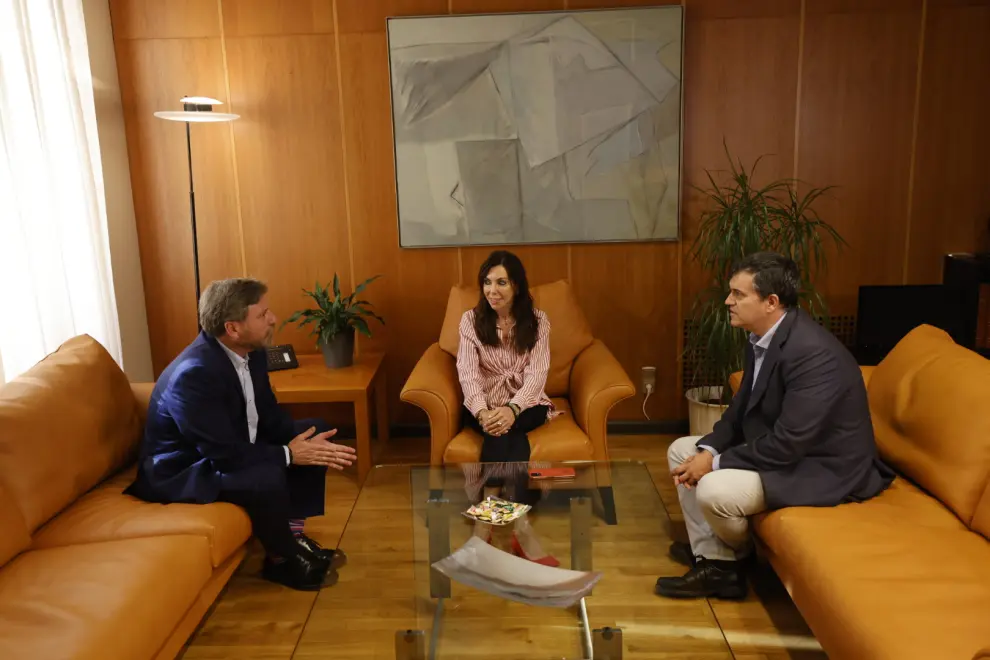 Marta Fernández (VOX) se reúne con José Luis Soro (CHA).