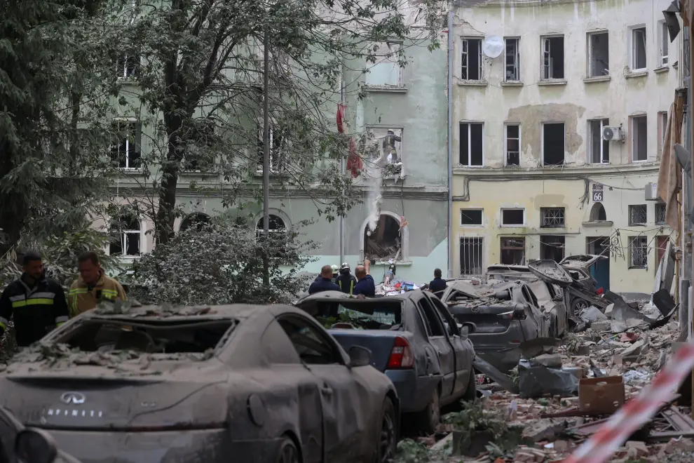 Rescuers at a site of a residential building hit by a Russian missile strike, amid Russia's attack on Ukraine, in Lviv, Ukraine July 6, 2023. REUTERS/Roman Baluk UKRAINE-CRISIS/ATTACK-LVIV