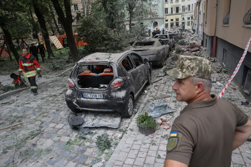 Rescuers at a site of a residential building hit by a Russian missile strike, amid Russia's attack on Ukraine, in Lviv, Ukraine July 6, 2023. REUTERS/Roman Baluk UKRAINE-CRISIS/ATTACK-LVIV