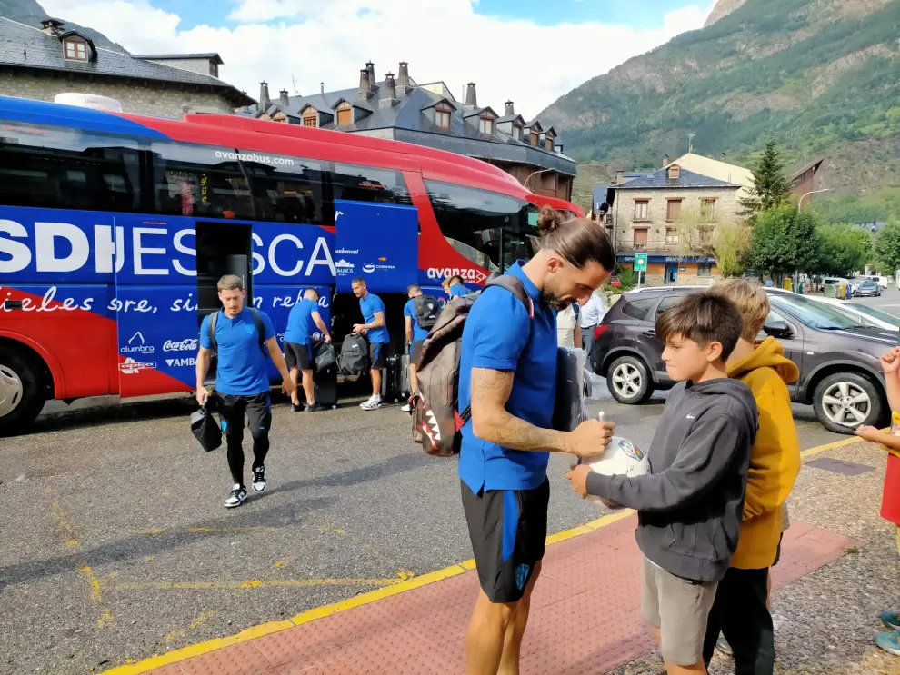 Llegada de la SD Huesca a Benasque