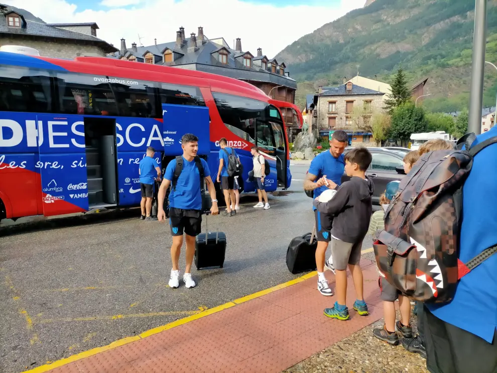 Llegada de la SD Huesca a Benasque