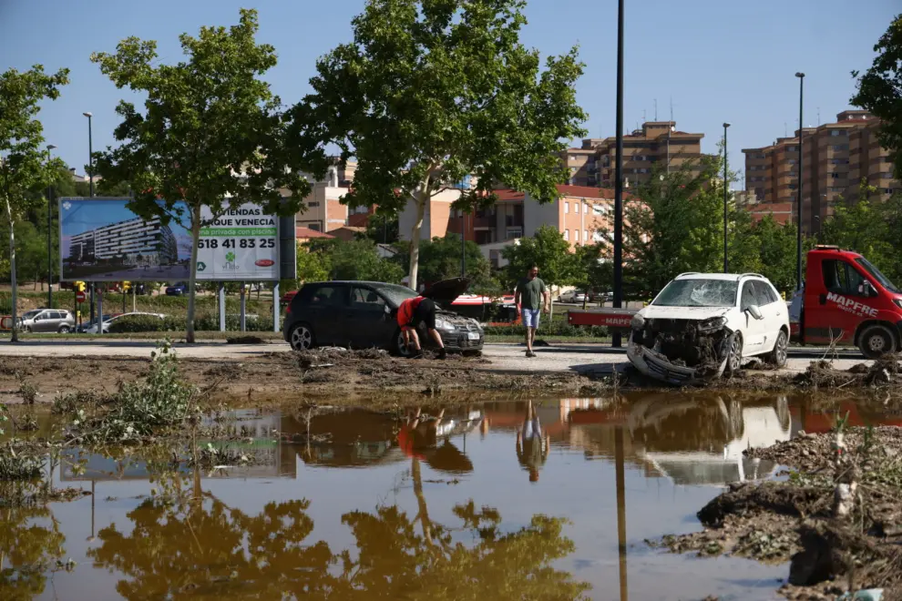 Zaragoza recupera, poco a poco, la normalidad tras la tormenta.