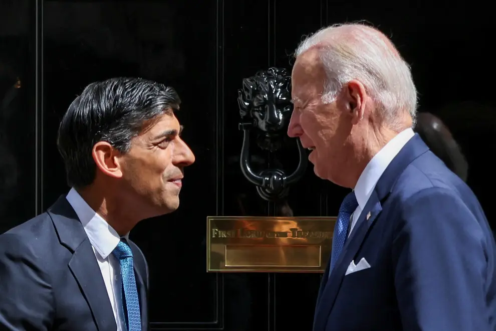 British Prime Minister Rishi Sunak greets U.S. President Joe Biden at 10 Downing Street in London, Britain, July 10, 2023. REUTERS/Kevin Coombs USA-BIDEN/BRITAIN-SUNAK