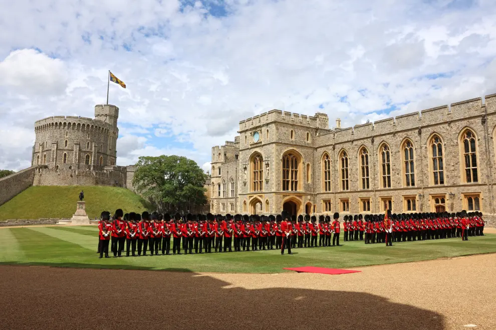 U.S. President Joe Biden and Britain's King Charles review an honour guard at Windsor Castle in Windsor, England, Monday, July 10, 2023. Kin Cheung/Pool via REUTERS USA-BIDEN/BRITAIN-WINDSOR