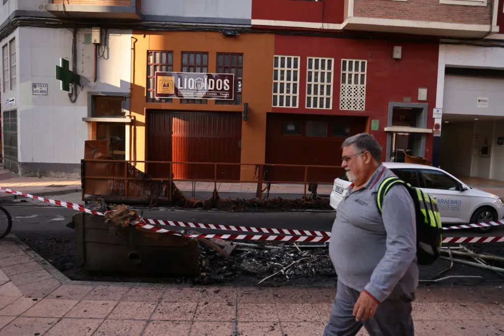 Cinco contenedores y la terraza de un bar han ardido la madrugada de este jueves en Santa Orosia, Las Delicias.