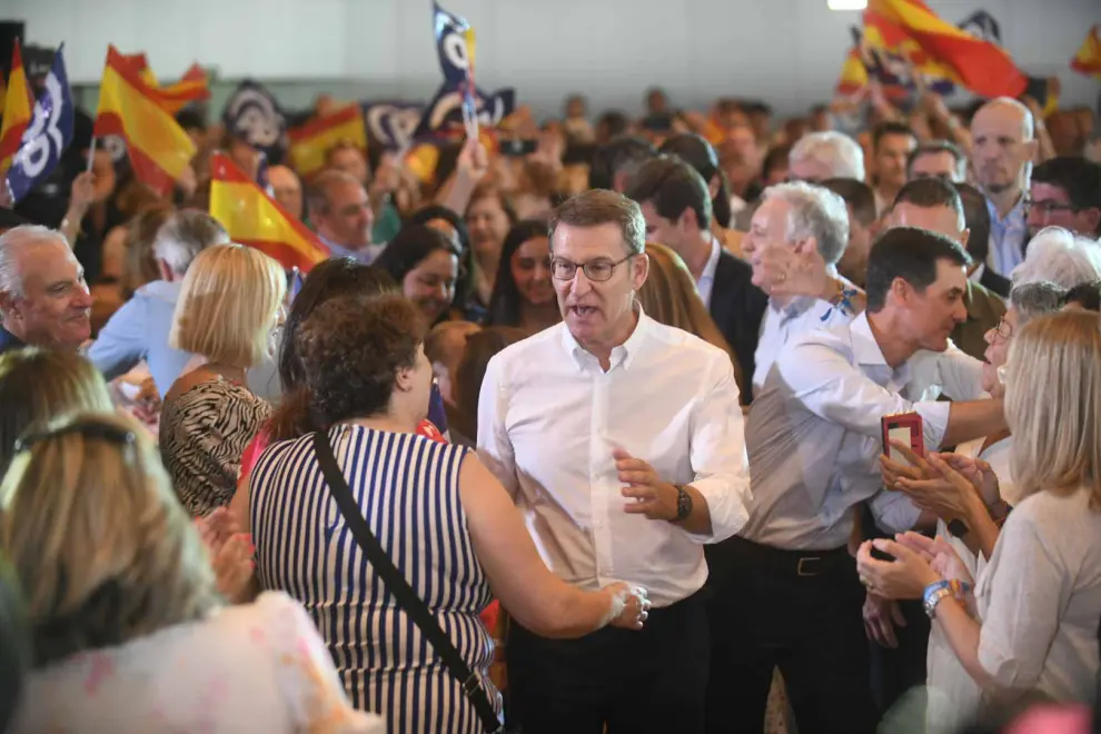 Fotos de Feijóo en el multitudinario mitin del PP en Zaragoza