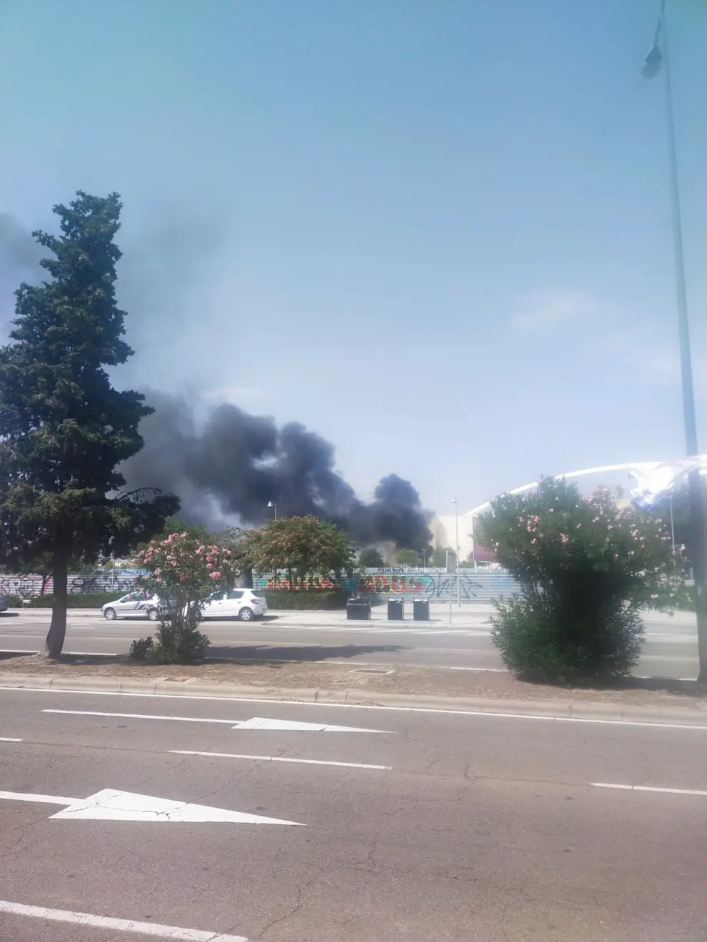 Imágenes del autobús de Avanza que ha ardido en Delicias