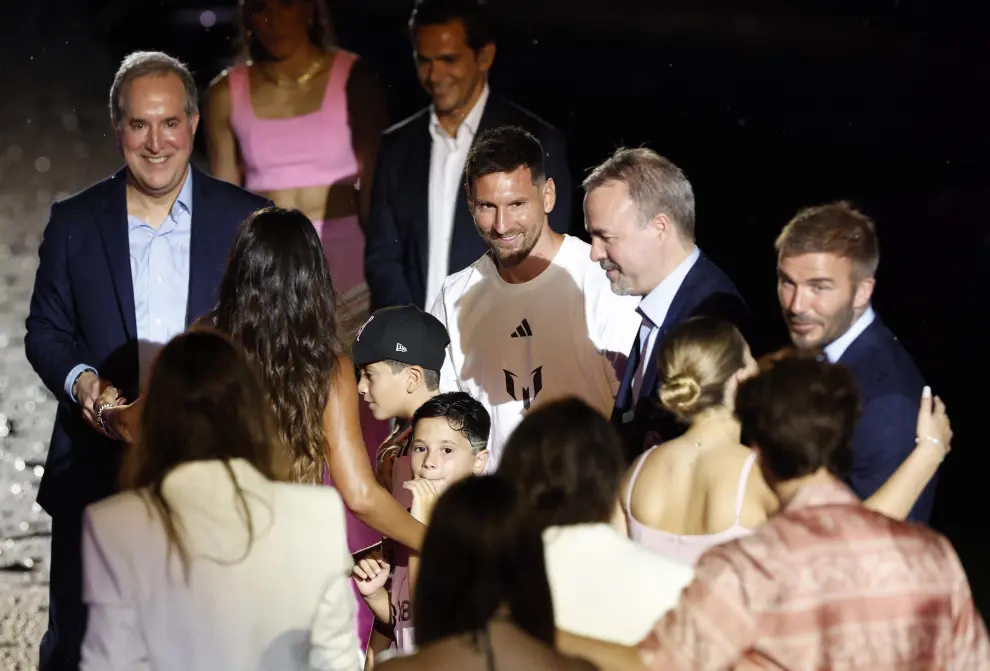 Soccer Football - Inter Miami CF unveil Lionel Messi - DRV PNK Stadium, Fort Lauderdale, Florida, United States - July 16, 2023 New Inter Miami signing Lionel Messi with owner Jose R. Mas and David Beckham during the unveiling REUTERS/Marco Bello SOCCER-USA-MIA/