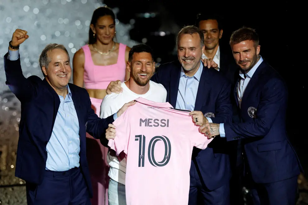 Soccer Football - Inter Miami CF unveil Lionel Messi - DRV PNK Stadium, Fort Lauderdale, Florida, United States - July 16, 2023 New Inter Miami signing Lionel Messi waves to the fans during the unveiling REUTERS/Marco Bello     TPX IMAGES OF THE DAY SOCCER-USA-MIA/