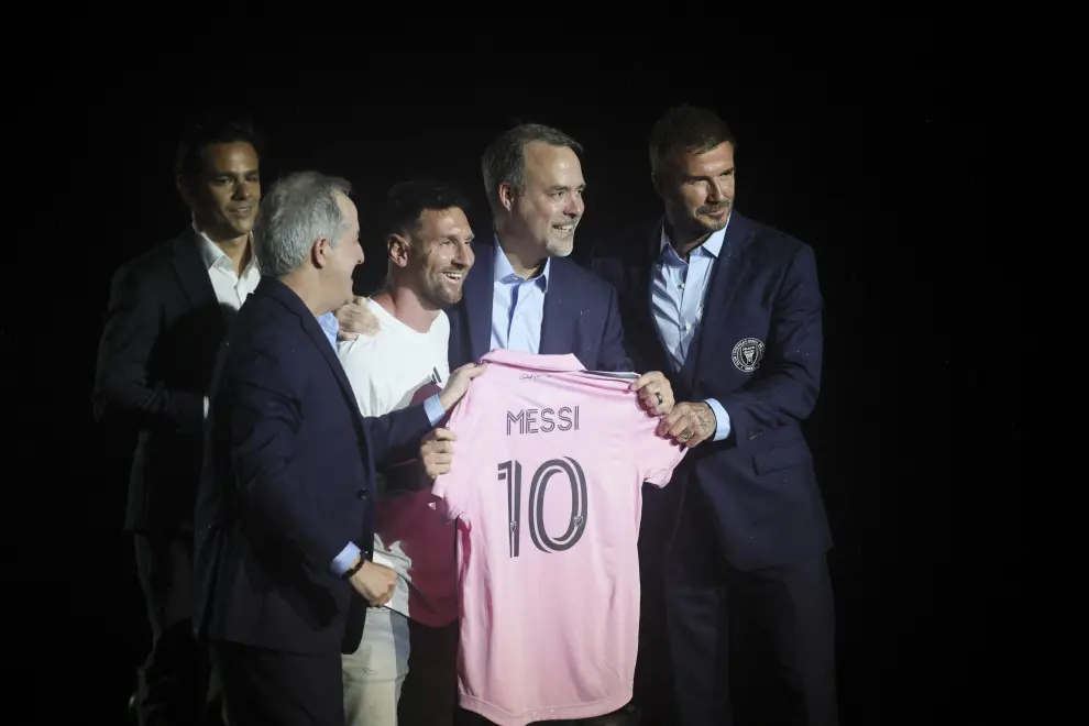 Jul 16, 2023; Ft. Lauderdale, FL, USA; Inter Miami CF forward Lionel Messi is introduced at The Unveil event and press conference on stage with Inter Miami CF managing owner Jorge Mas, Inter Miami CF co-owner Jose Mas, and Inter Miami CF co-owner David Beckham at DRV PNK Stadium Mandatory Credit: Sam Navarro-USA TODAY Sports SOCCER-USA/