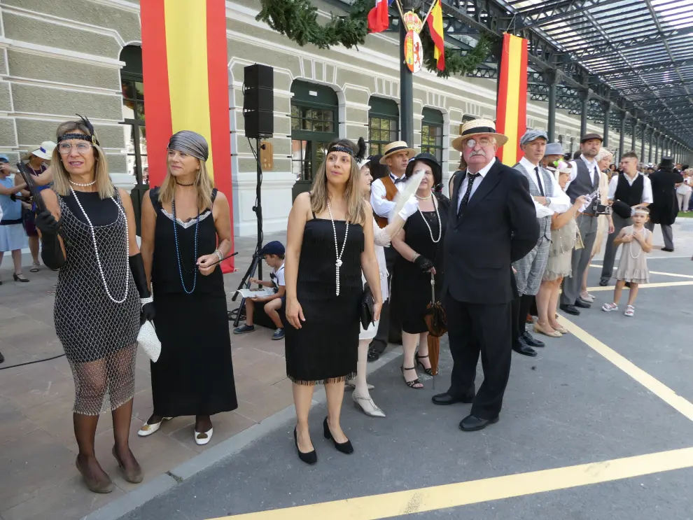 Canfranc se viste con sus mejores galas para rememorar la inauguración de la Estación