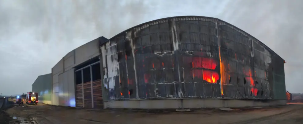 Grave incendio en el secadero de cereales Santiago de Grañén.