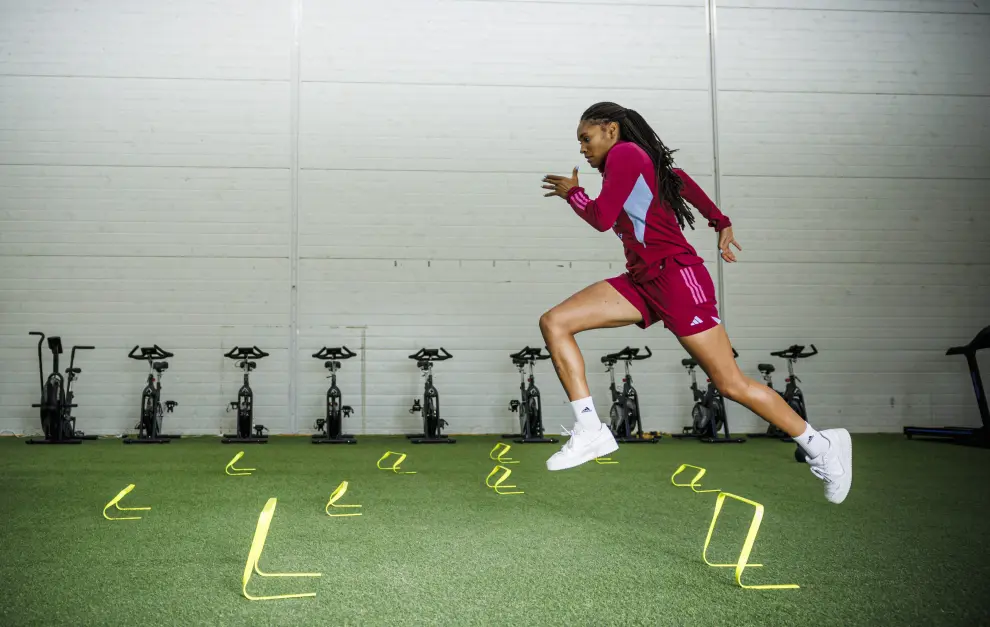La aragonesa Salma Paralluelo prepara su gran salto en el Mundial femenino de fútbol en Australia y Nueva Zelanda.
