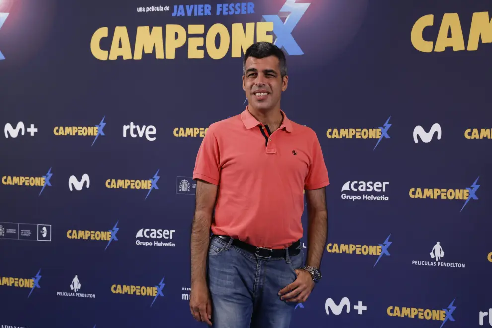El actor Roberto Chinchilla posa durante la presentación de la película 'Campeonex'.
