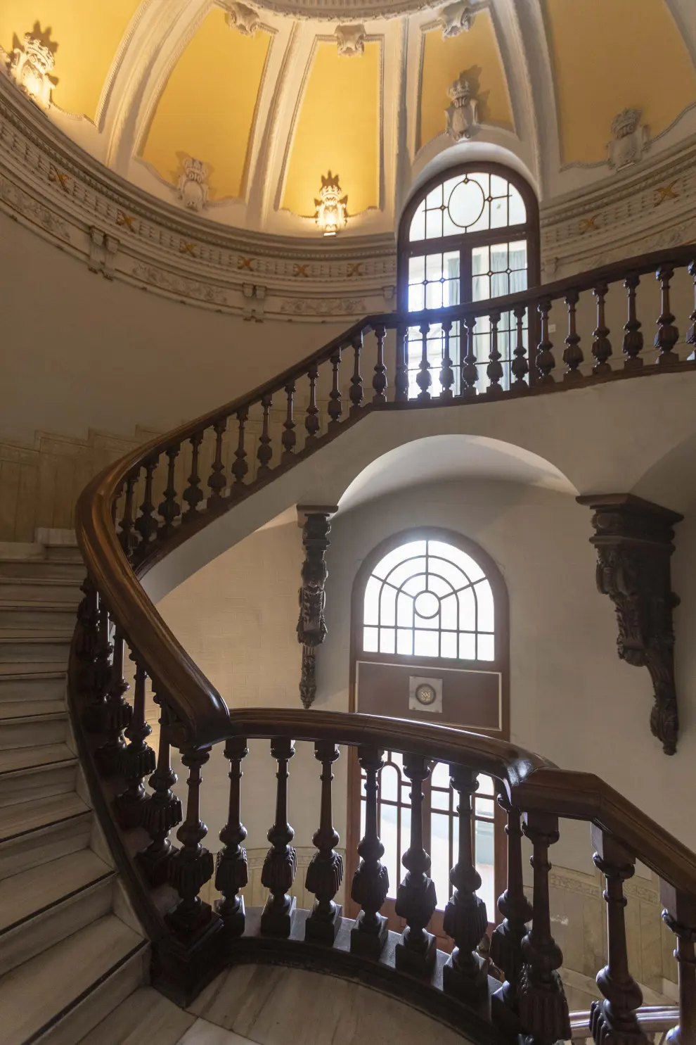 Escalera del colegio Escolapios de Zaragoza