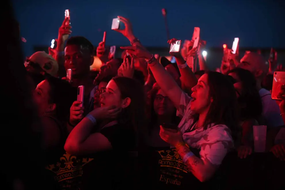 Ambiente previo y concierto de Romeo Santos en la Feria de Zaragoza