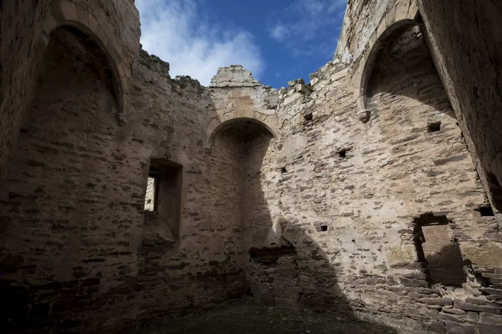 Interior del Castillo de los Luna y Mesones de Isuela, Comarca del Aranda