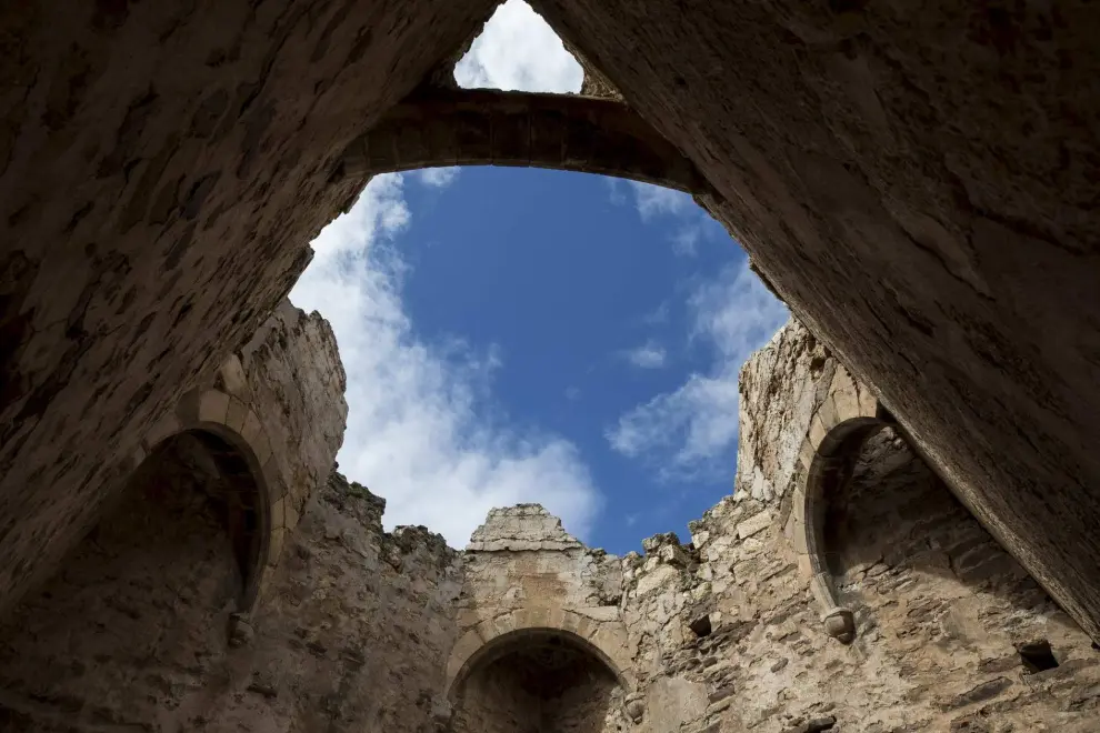 Interior del Castillo de los Luna y Mesones de Isuela