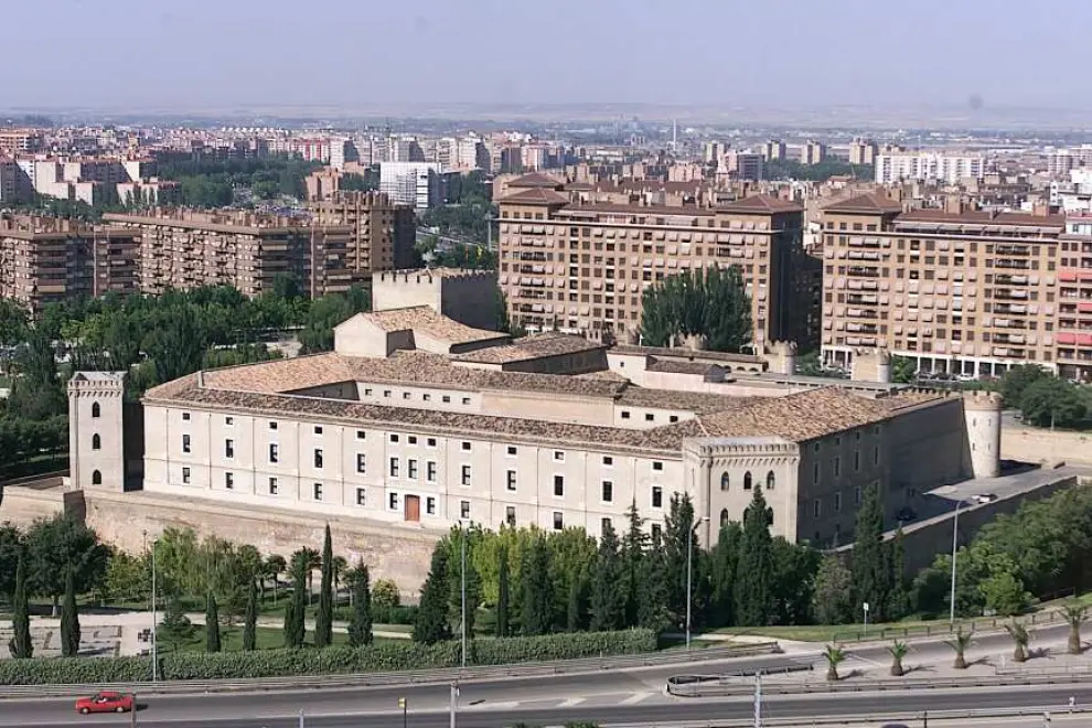 Vista general del Palacio de La Aljafería, sede de las Cortes de Aragón en Zaragoza