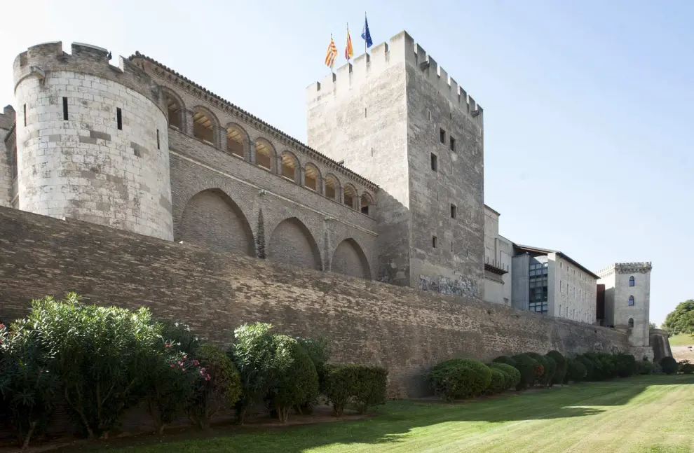 Fachada exterior de la Torre del Trovador, en el Palacio de La Aljafería