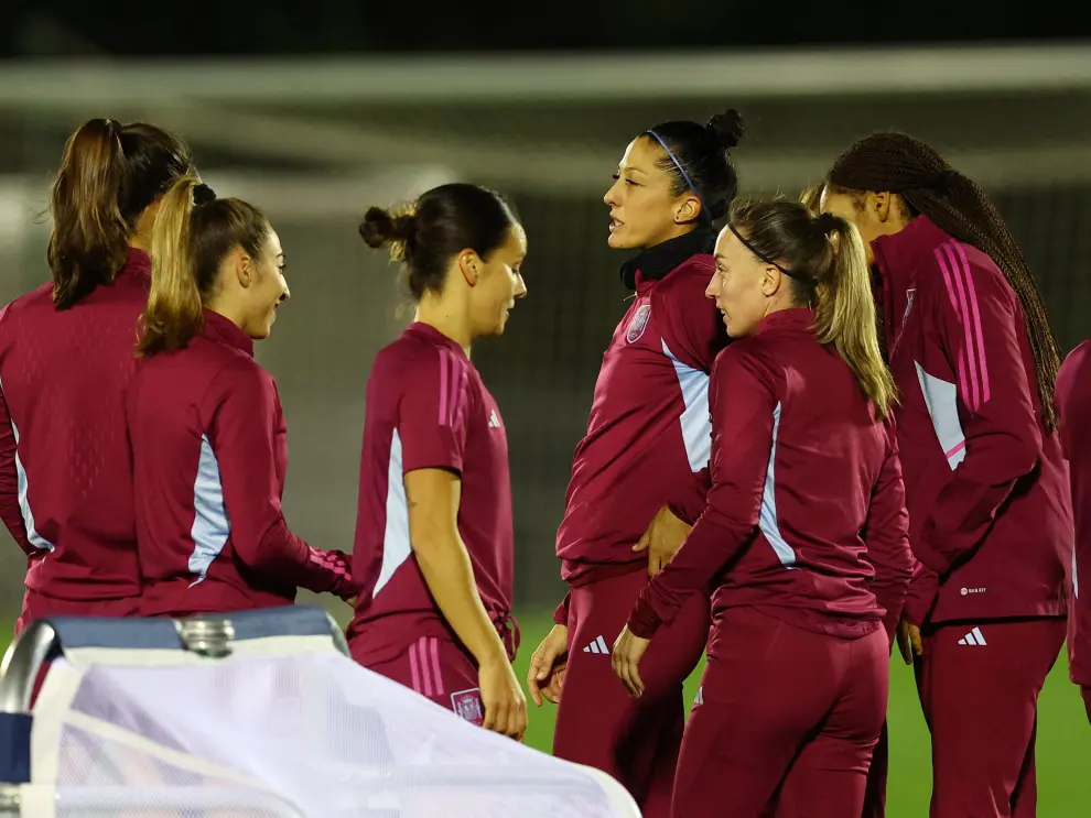 La selección española de fútbol femenina se prepara para enfrentarse a Suiza en el Mundial.