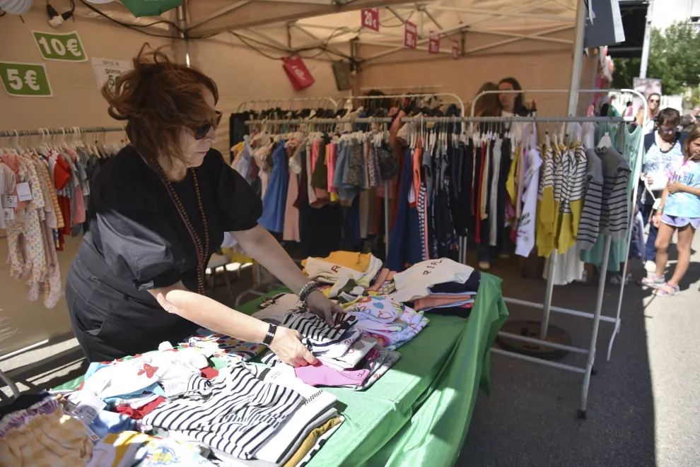 Más de 50 comercios de Huesca han salido a calle en este 'Green Friday' con descuentos y productos especiales de San Lorenzo