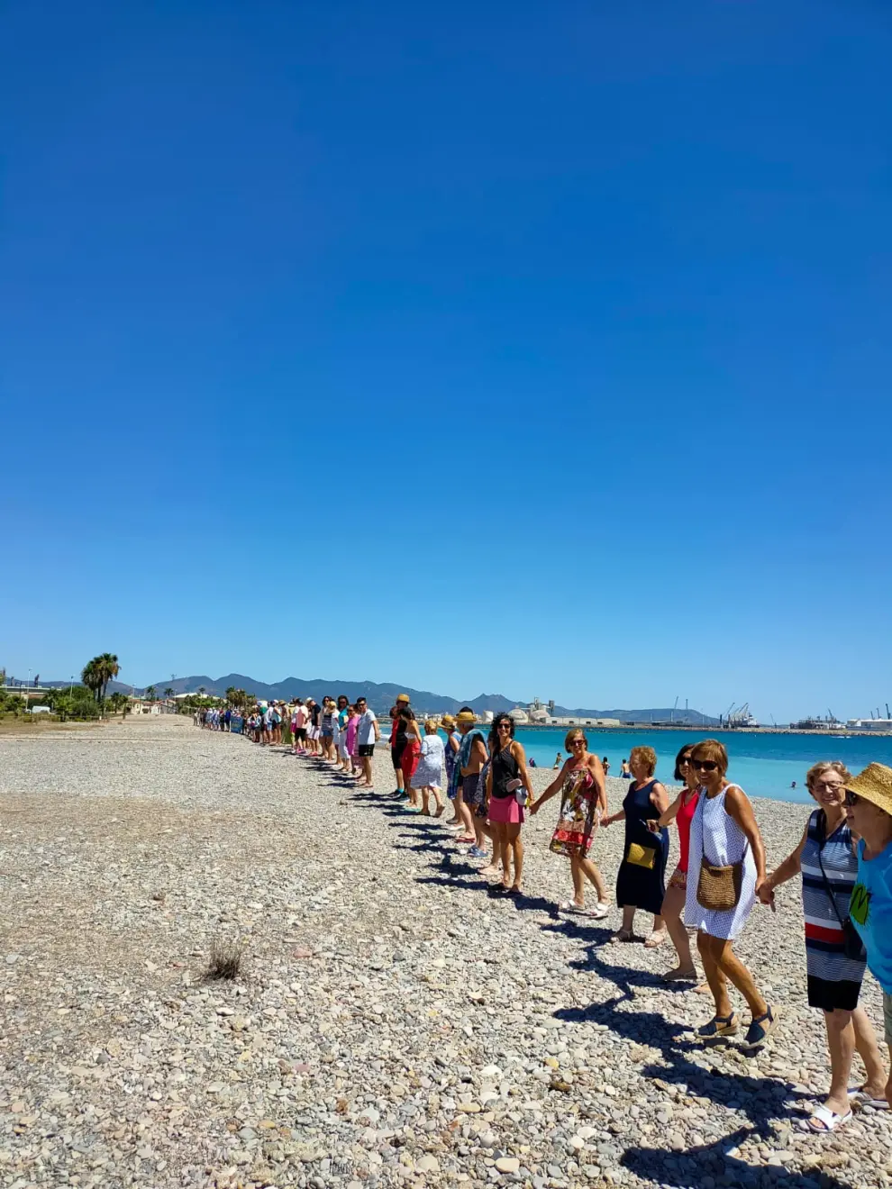 Cadena de protesta en varios municipios de la costa mediterránea este 5 de agosto para pedir medidas contra la regresión de las playas.