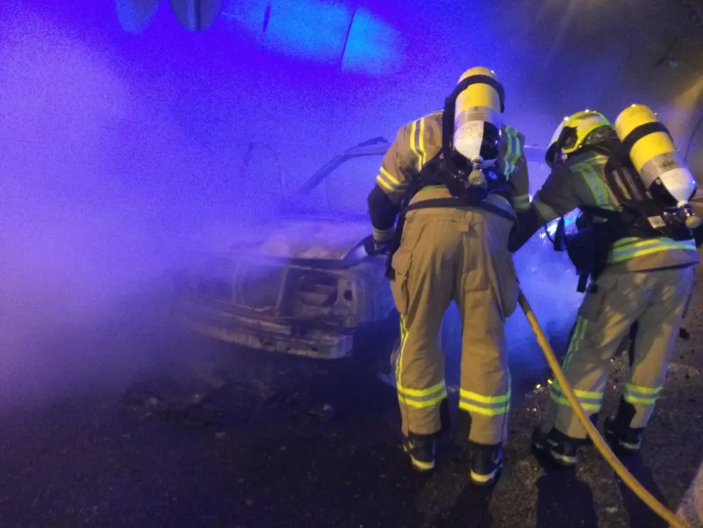 Incendio de un coche en un túnel de Monrepós, en Huesca