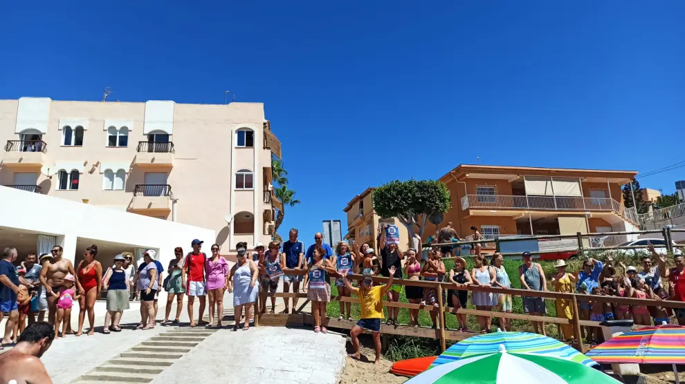 Cadena de protesta en varios municipios de la costa mediterránea este 5 de agosto para pedir medidas contra la regresión de las playas.