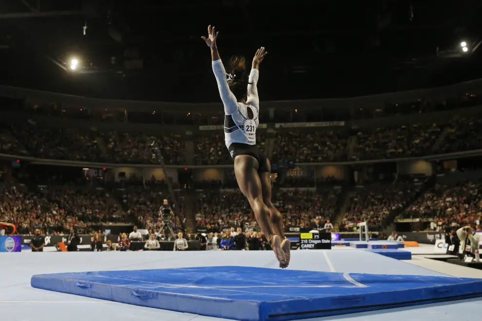 Aug 5, 2023; Hoffman Estates, Illinois, USA; Simone Biles competes in the floor exercise during the Core Hydration Classic at NOW Arena. Mandatory Credit: Jon Durr-USA TODAY Sports GYMNASTICS/