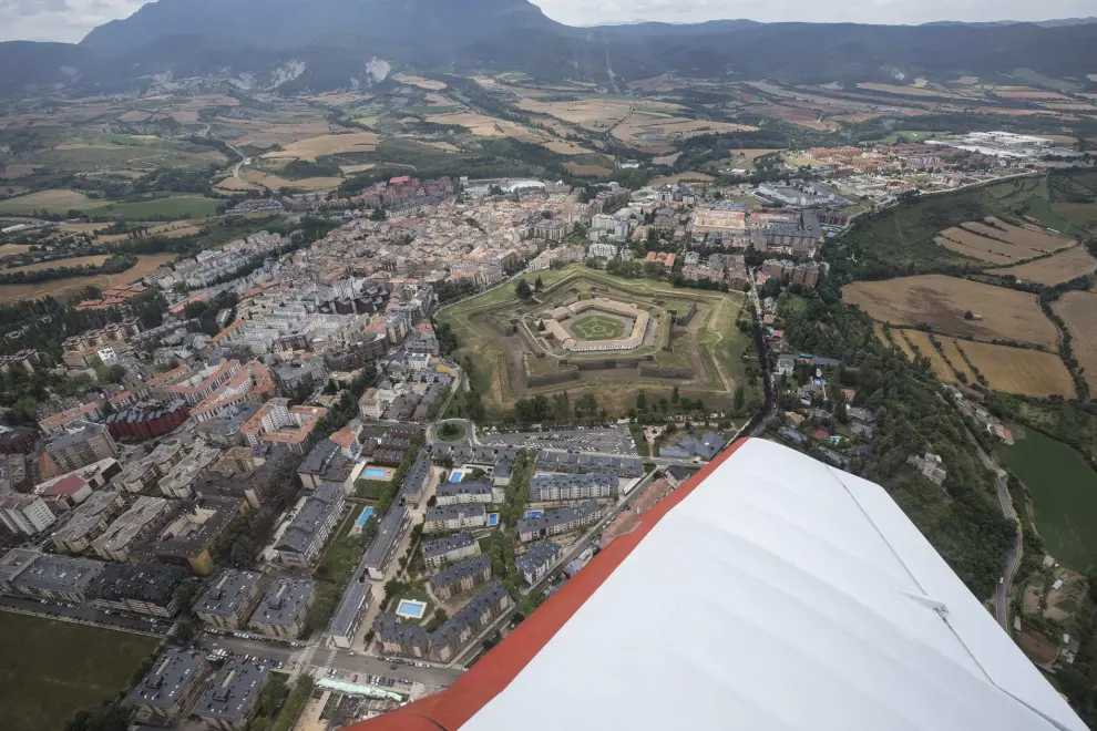 Vista aérea de Jaca, con la Ciudadela en el centro
