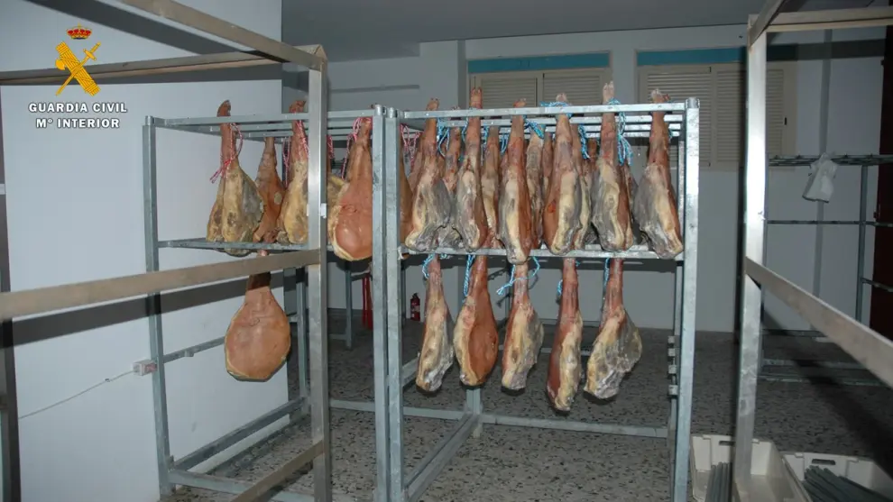 La carne no apta para el consumo interceptada por la Guardia Civil.